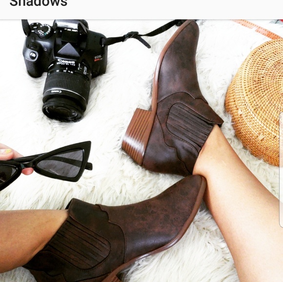 📣LAST PAIR//The Chelsea// Distress brown bootie - Picture 4 of 4